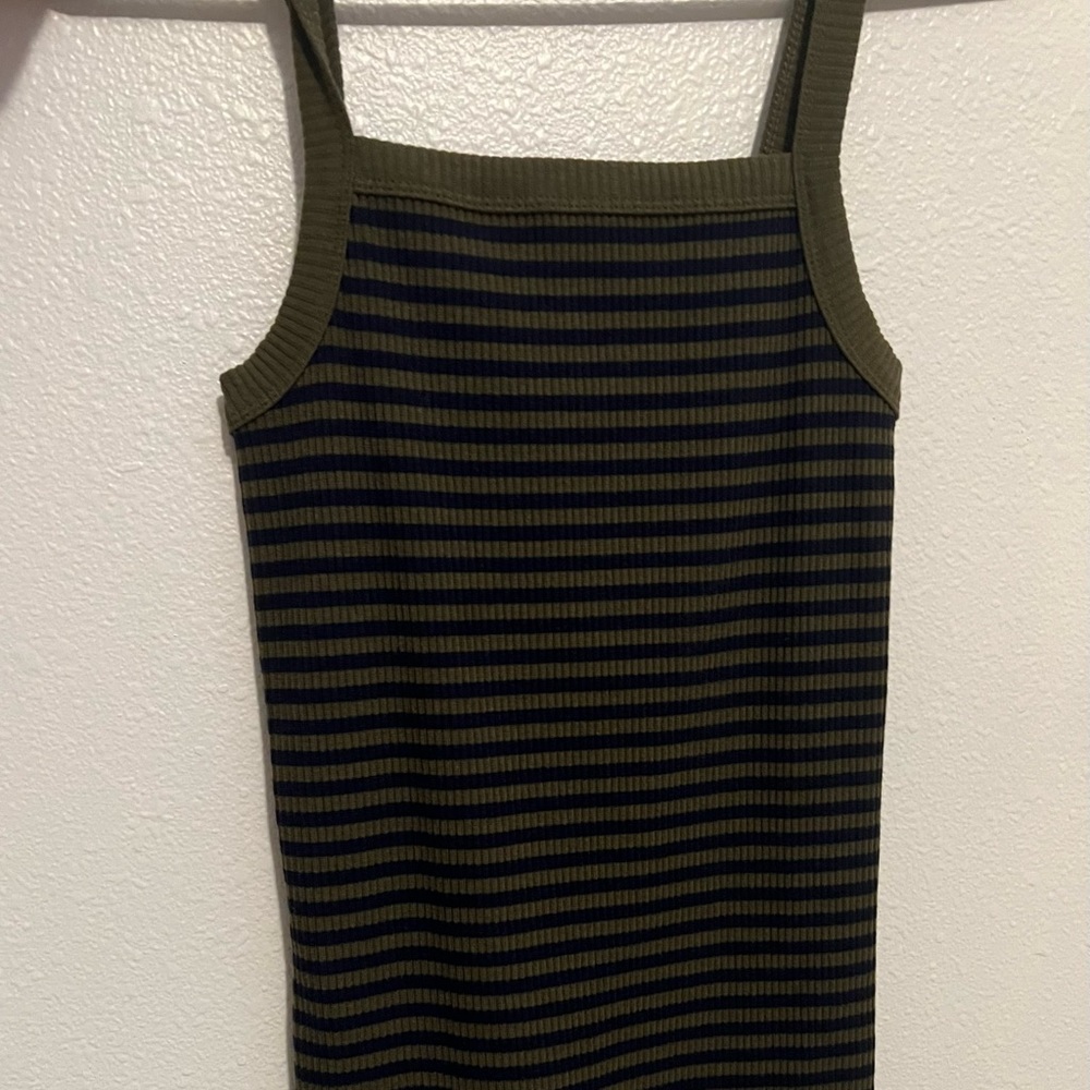 old navy tank top, size xs